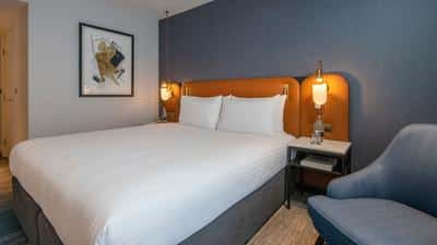 LHRRS-R006-Guestroom-Bed.16x9