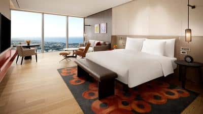 CJUGH-P052-King-Guestroom-Sea-View.16x9