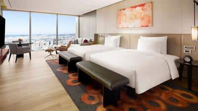 CJUGH-P054-Twin-Guestroom-City-View.16x9