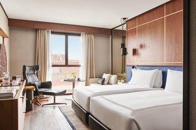 Twin Beds City View