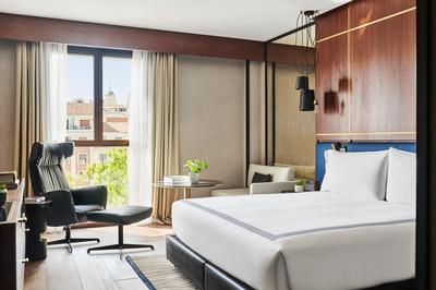 King Bed City View