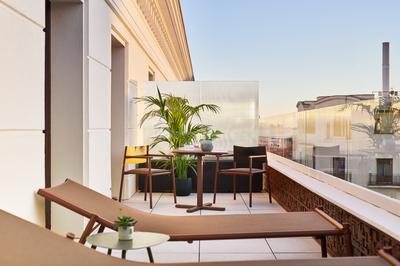 King Bed with Terrace