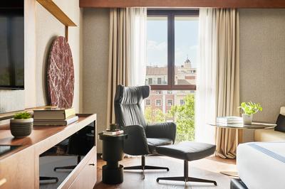 King Bed City View