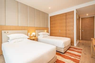 2 Twin Beds