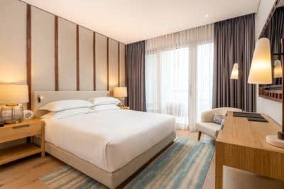 1 Queen Bed River View