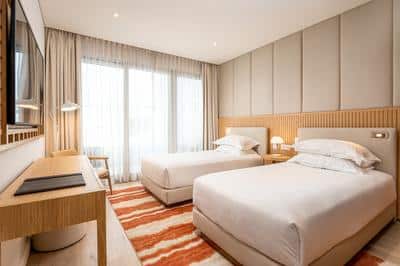 2 Twin Beds River View