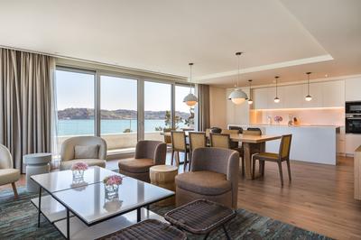 Premium Corner Suite River View