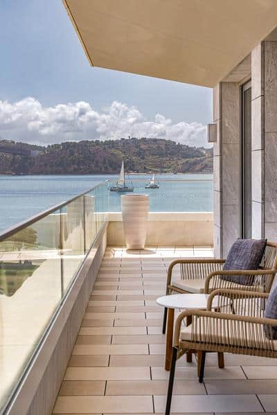 Premium Corner Suite River View