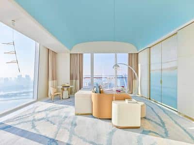 Diplomat Corner Suite