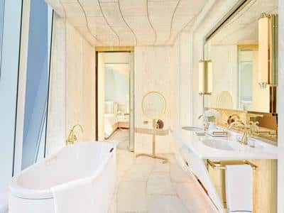 Diplomat Corner Suite