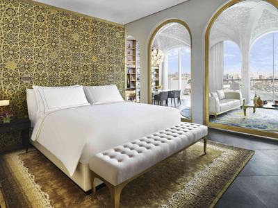 Crescent Suite