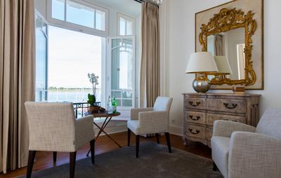 Medium River Room
