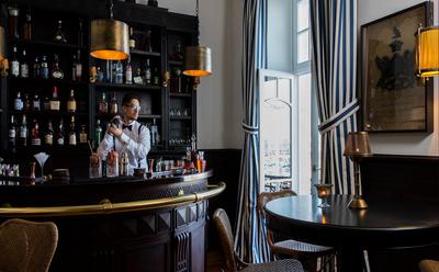 Grand Salon Bar
