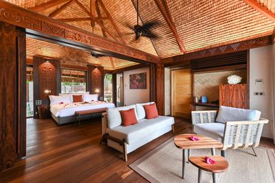 Royal Beach Villa With Pool