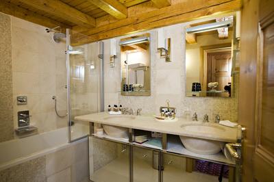 Lovely Apartment King Bed Slope View