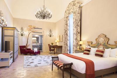 Tornamira Elegant Suite
