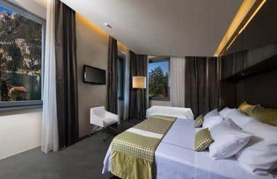 Comfort Room lake view
