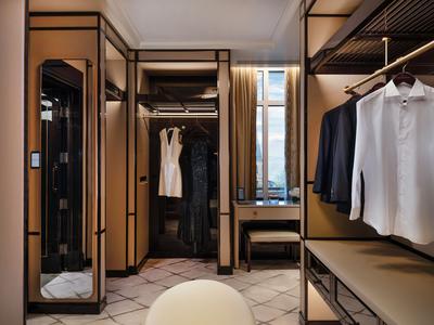 The Peninsula Suite
