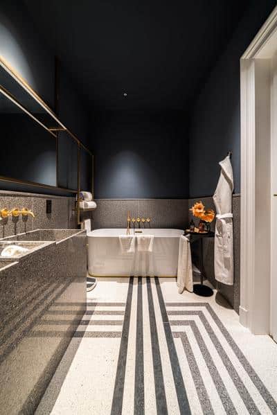 Deluxe Bathroom