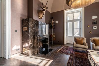Petite Salon