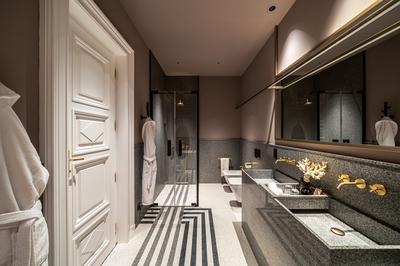 Junior Suite Bathroom