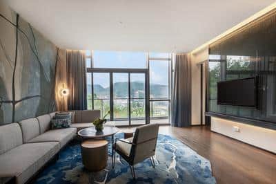 King Bed Bedroom Suite Garden View