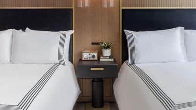 2 Double Beds with Tub