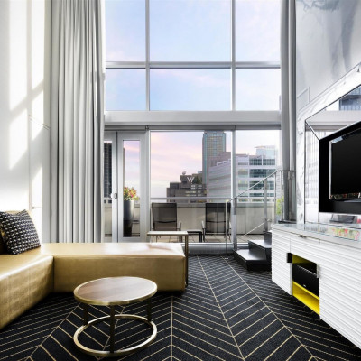 W Montreal image