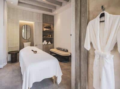 Wellness Lagoon Pool Villa