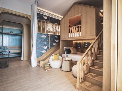 Grand Family Sea View Suite