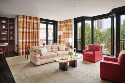 Grand Premier Park Suite