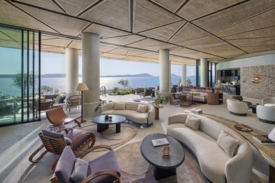 Three Admirals Lounge