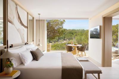 Deluxe One Bedroom Suite Garden View