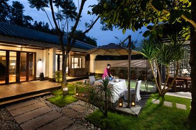 hot spring pool villa