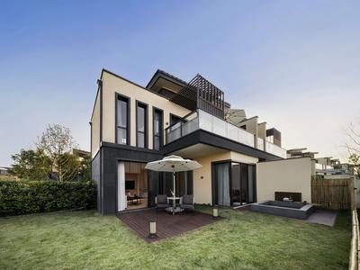 Spring Villa Garden View