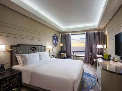 Executive Bay Room