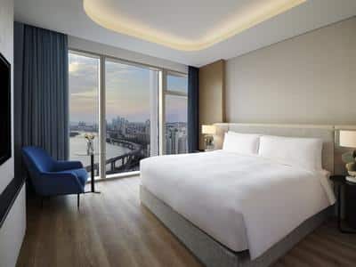 Premier River Suite