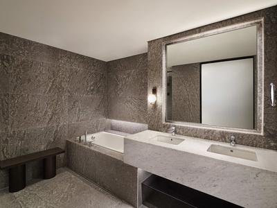 Premier River Suite