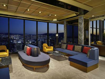Latitude32 - Roof Bar