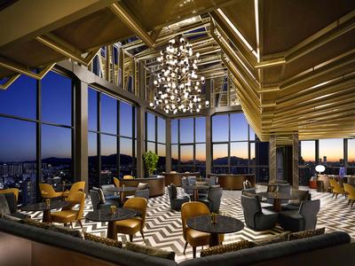 Latitude32 - Roof Bar
