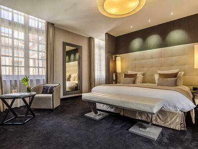 Deluxe Suite