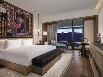 Mountain Room King-size Bed