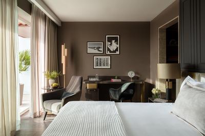 Junior Suite Panorama View Terrace Across Bed To D