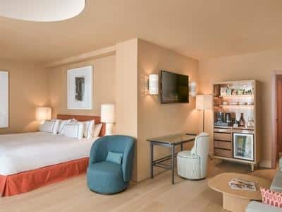 Junior Suite side sea view