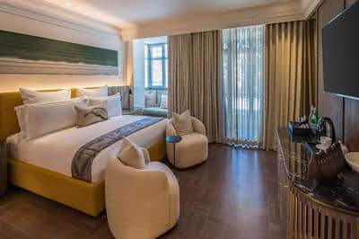 1 King Bed