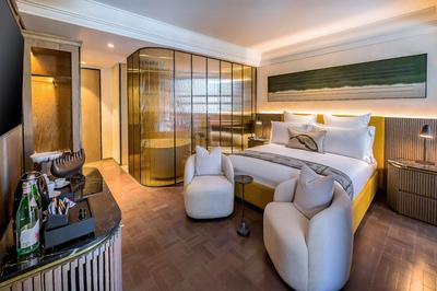 1 King Bed