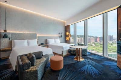 Spectacular Twin City Room