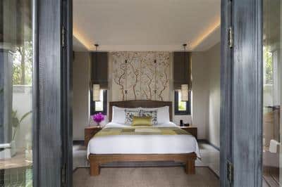 Deluxe Plunge Pool Room bedroom