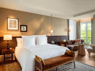 Premier Lakeside Room