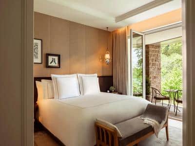 Deluxe Lakeside Suite
